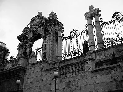 cancello del castello di buda by centrostudilaruna